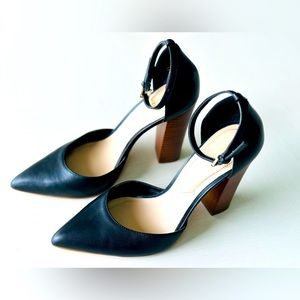Stunning Heels by Aldo, 7.5 size, black leather with beige!